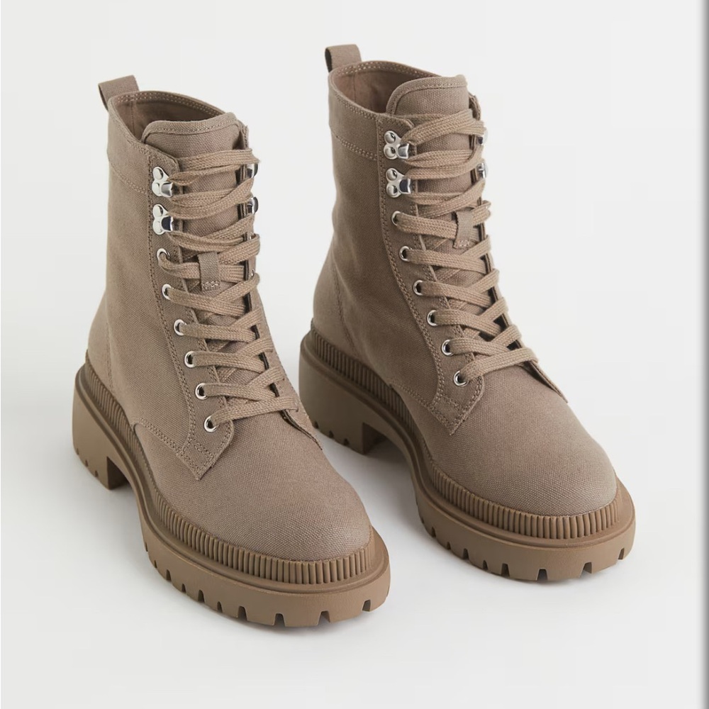 H&M Canvas Lug Sole Lace Up Combat Boots Taupe Tan Color Women’s Size 6
